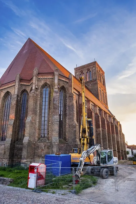 Gerahmter Druck : Baubetrieb vor der Nikolaikirche Anklam. Gerahmter Druck : Baubetrieb vor der Nikolaikirche Anklam.