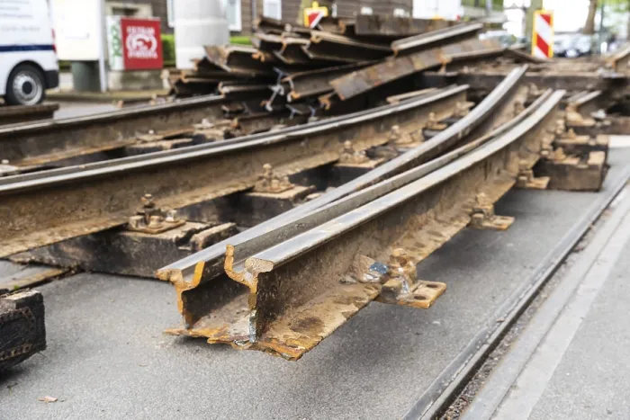 Gerahmter Druck : Bauwerk einer Straßenbahnlinie Gerahmter Druck : Bauwerk einer Straßenbahnlinie