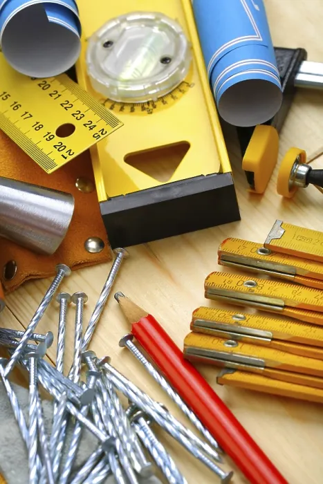 Gerahmter Druck : Bauwerkzeuge aus Holz. Gerahmter Druck : Bauwerkzeuge aus Holz.