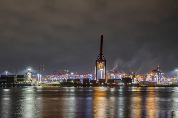 Gerahmter Druck : Containerkranen auf der Elbe Gerahmter Druck : Containerkranen auf der Elbe