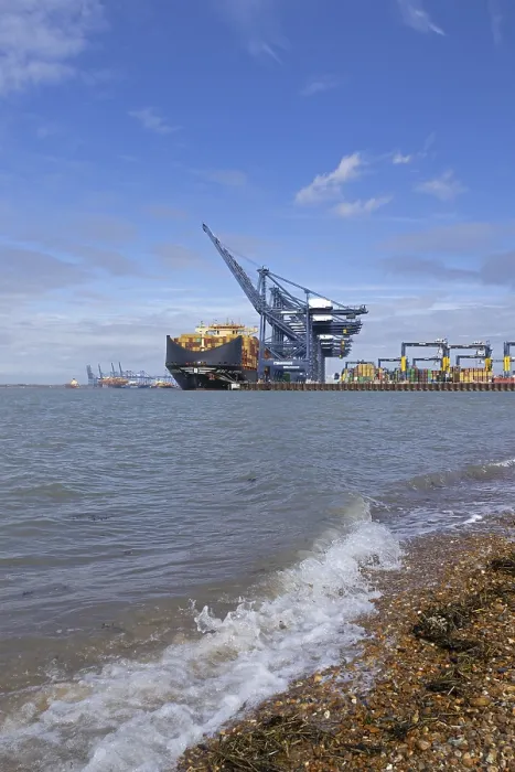 Gerahmter Druck : Containerhafen, Containerfrachter Gerahmter Druck : Containerhafen, Containerfrachter
