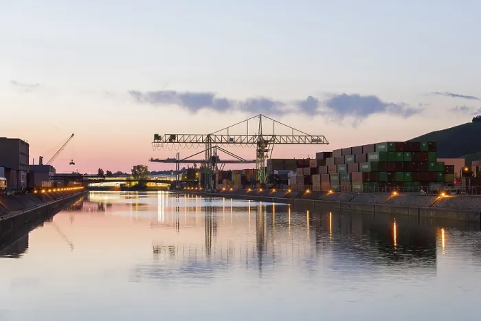 Gerahmter Druck : Containerhafen Stuttgart, Krananlagen Gerahmter Druck : Containerhafen Stuttgart, Krananlagen