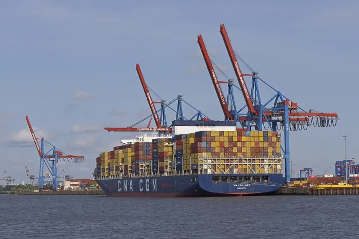 Gerahmter Druck : Containerfrachter, Containerterminal Burchardkai Gerahmter Druck : Containerfrachter, Containerterminal Burchardkai