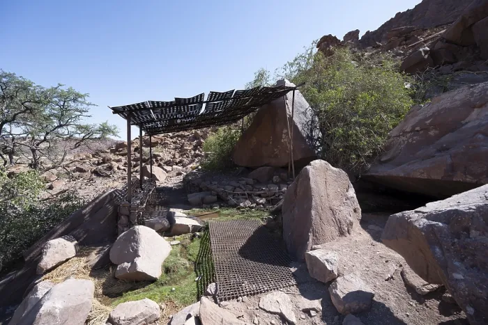 Gerahmter Druck : Verschlossene Wasserquelle Twyfelfontein Gerahmter Druck : Verschlossene Wasserquelle Twyfelfontein