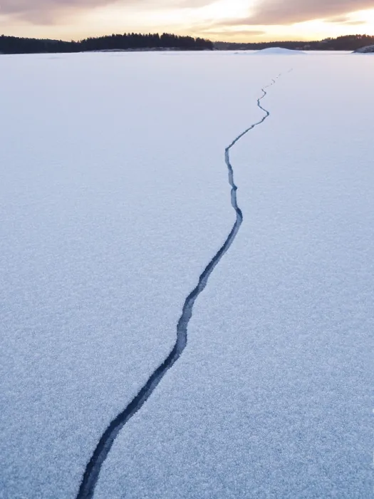 Gerahmter Druck : Eisbrechen auf dem See. Gerahmter Druck : Eisbrechen auf dem See.