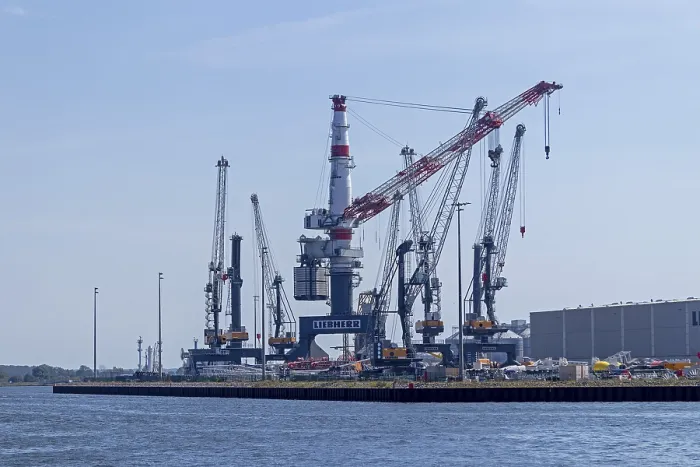 Gerahmter Druck : Kranen im Hafen, Warnemünde. Gerahmter Druck : Kranen im Hafen, Warnemünde.