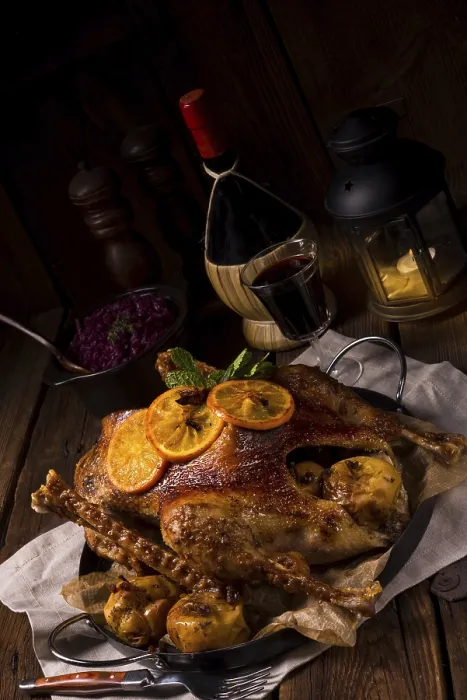 Gerahmter Druck : Knuspriger Braten-Gans. Gerahmter Druck : Knuspriger Braten-Gans.