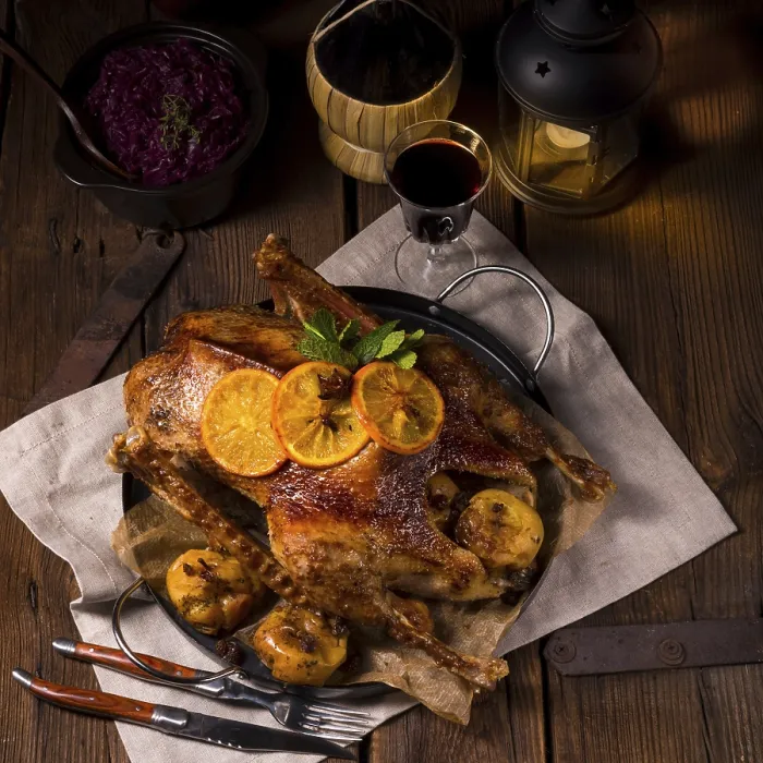 Gerahmter Druck : Knuspriger Braten Gans. Gerahmter Druck : Knuspriger Braten Gans.