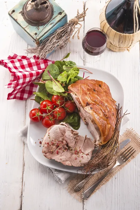 Gerahmter Druck : Crust Roast mit Salat Gerahmter Druck : Crust Roast mit Salat