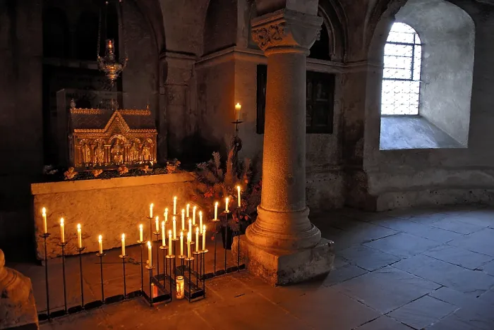 Gerahmter Druck : Krypta der Freisinger Domkirche Gerahmter Druck : Krypta der Freisinger Domkirche