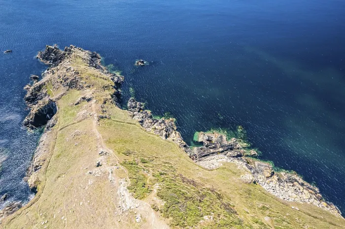 Gerahmter Druck : Cudden Point Cliffs aus einem Drohnenperspektive Gerahmter Druck : Cudden Point Cliffs aus einem Drohnenperspektive