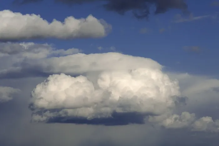 Gerahmter Druck : Wolkenformation Altocumulus floccus