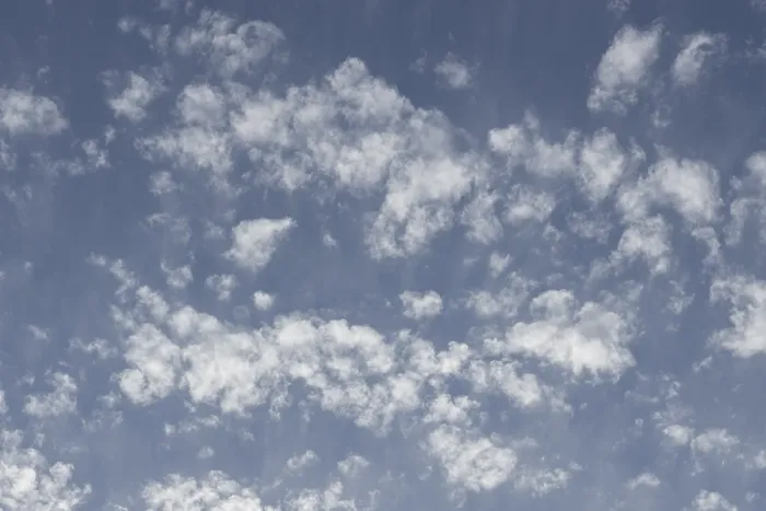 Gerahmter Druck : Wolkenkörper in einem blauen Himmel. Gerahmter Druck : Wolkenkörper in einem blauen Himmel.