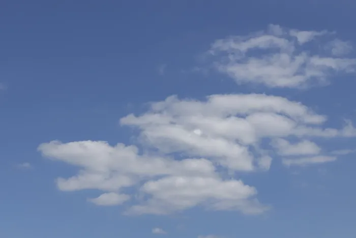 Gerahmter Druck : Wolkenkörper in einem blauen Himmel. Gerahmter Druck : Wolkenkörper in einem blauen Himmel.