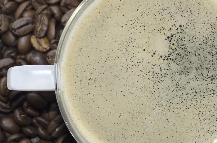 Gerahmter Druck : Tasse Kaffee mit Kaffeebohnen Gerahmter Druck : Tasse Kaffee mit Kaffeebohnen