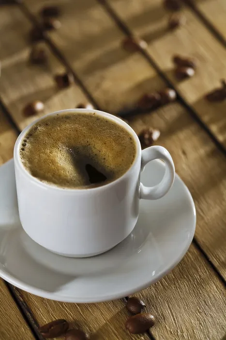 Gerahmter Druck : Ein Teller Kaffee auf dem Tisch. Gerahmter Druck : Ein Teller Kaffee auf dem Tisch.