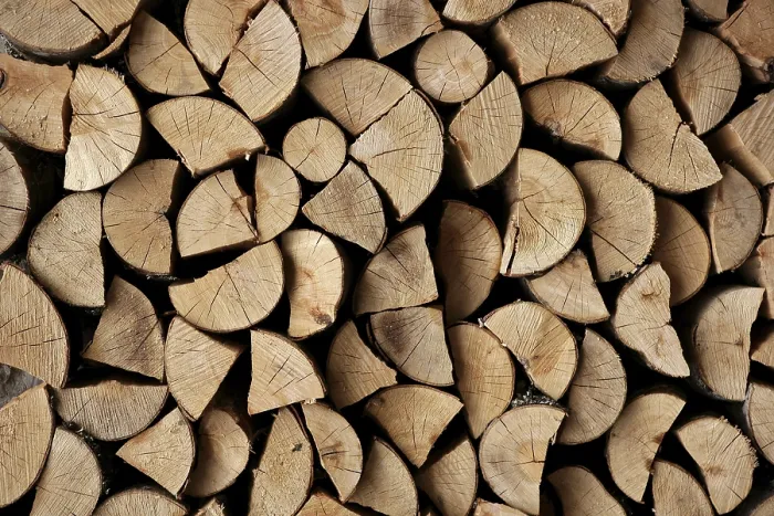 Gerahmter Druck : Holzstapel schneiden als Musterhintergrund.