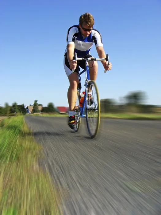 Gerahmter Druck : Radfahrer macht Tempo. Gerahmter Druck : Radfahrer macht Tempo.