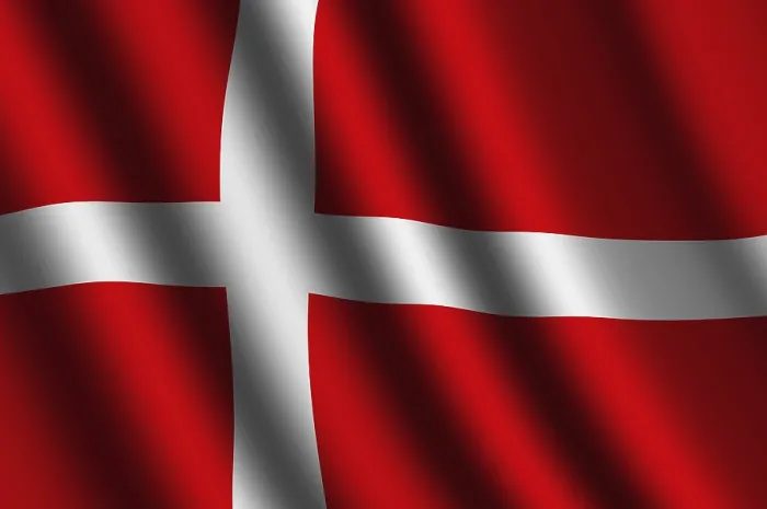 Gerahmter Druck : Das dänische Flagge weht im Wind. Gerahmter Druck : Das dänische Flagge weht im Wind.