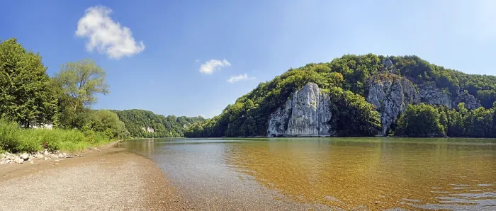 Gerahmter Druck : Donau, Kalkfelsen, Kelheim. Gerahmter Druck : Donau, Kalkfelsen, Kelheim.