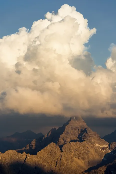 Gerahmter Druck : Dunkle Wolken über den Allgäuer Alpen. Gerahmter Druck : Dunkle Wolken über den Allgäuer Alpen.