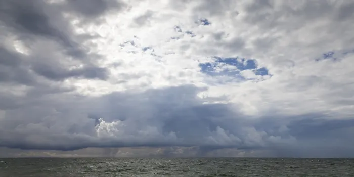 Gerahmter Druck : Dunkle Wolken über der Ostsee. Gerahmter Druck : Dunkle Wolken über der Ostsee.
