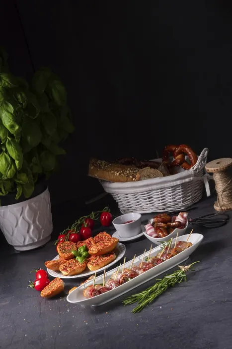 Gerahmter Druck : Datenschichten in Speck und leckere Tapas. Gerahmter Druck : Datenschichten in Speck und leckere Tapas.
