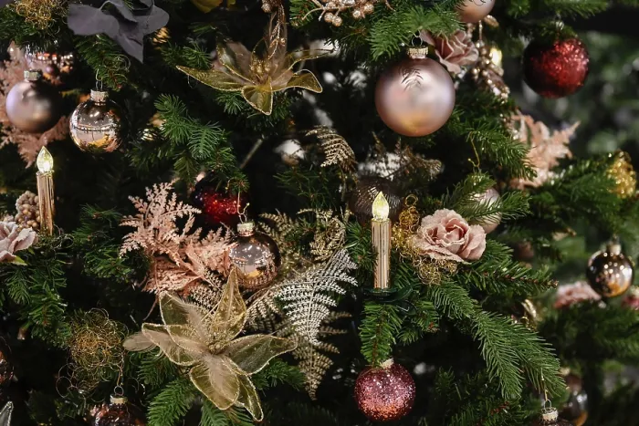 Gerahmter Druck : Detail dekoriertes Weihnachtsbaum. Gerahmter Druck : Detail dekoriertes Weihnachtsbaum.