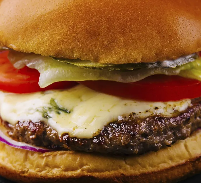 Gerahmter Druck : Leckeres Cheeseburger-Klose-up-Hintergrund Gerahmter Druck : Leckeres Cheeseburger-Klose-up-Hintergrund