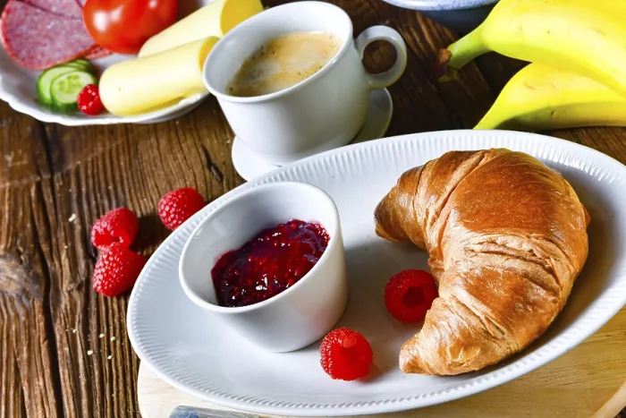 Gerahmter Druck : Leckeres Croissant-Frühstück Gerahmter Druck : Leckeres Croissant-Frühstück