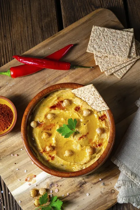 Gerahmter Druck : Leckeres Hummus-Paste mit Zitrone und Chili. Gerahmter Druck : Leckeres Hummus-Paste mit Zitrone und Chili.