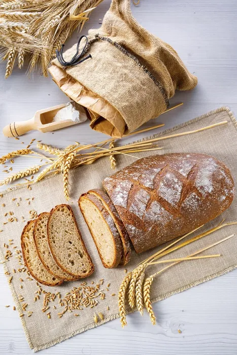 Gerahmter Druck : Leckeres gemischtes Vollkornbrot, auch bekannt als Graubrot. Gerahmter Druck : Leckeres gemischtes Vollkornbrot, auch bekannt als Graubrot.