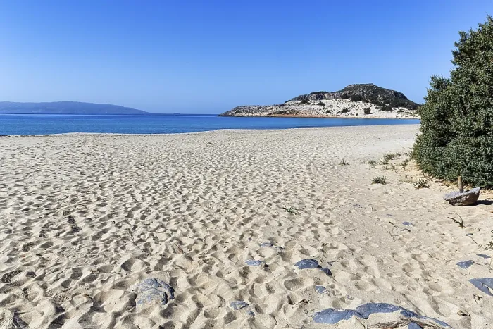 Gerahmter Druck : Verlassene Traumstrand im Frühling. Gerahmter Druck : Verlassene Traumstrand im Frühling.