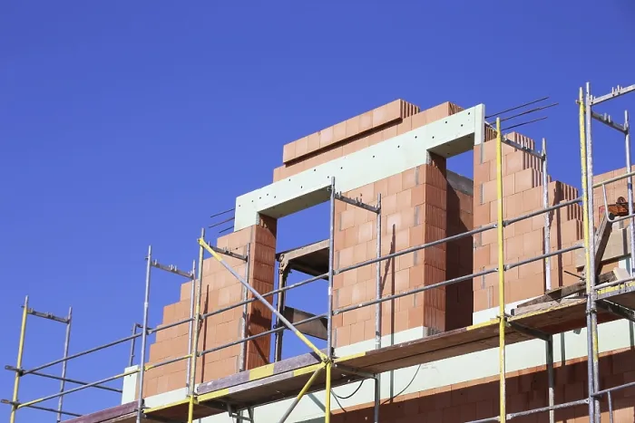 Gerahmter Druck : Einfamilienhaus im Bau. Gerahmter Druck : Einfamilienhaus im Bau.