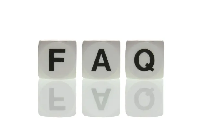 Gerahmter Druck : Würfel mit den Buchstaben FAQ Gerahmter Druck : Würfel mit den Buchstaben FAQ