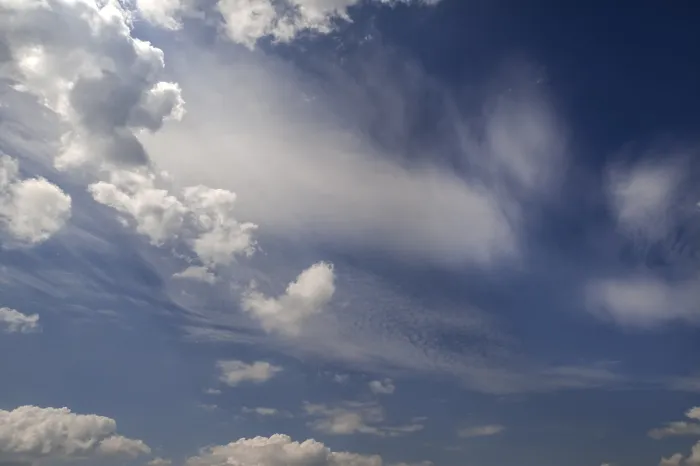 Gerahmter Druck : Verschiedene Wolkenformen. Gerahmter Druck : Verschiedene Wolkenformen.