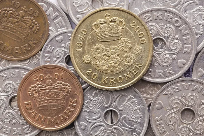 Gerahmter Druck : Verschiedene Münzen der dänischen Krone. Gerahmter Druck : Verschiedene Münzen der dänischen Krone.