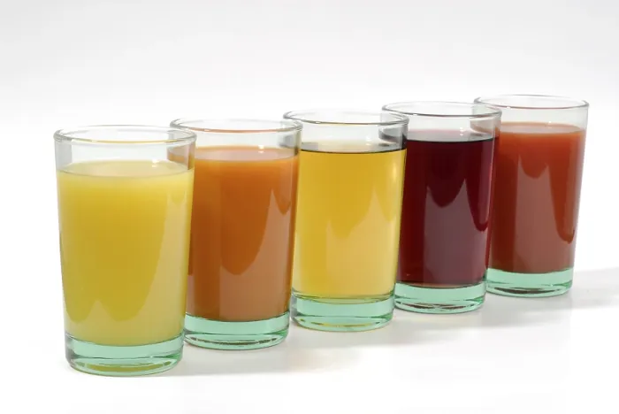 Gerahmter Druck : Frische Früchte-Juice-Variationen Gerahmter Druck : Frische Früchte-Juice-Variationen