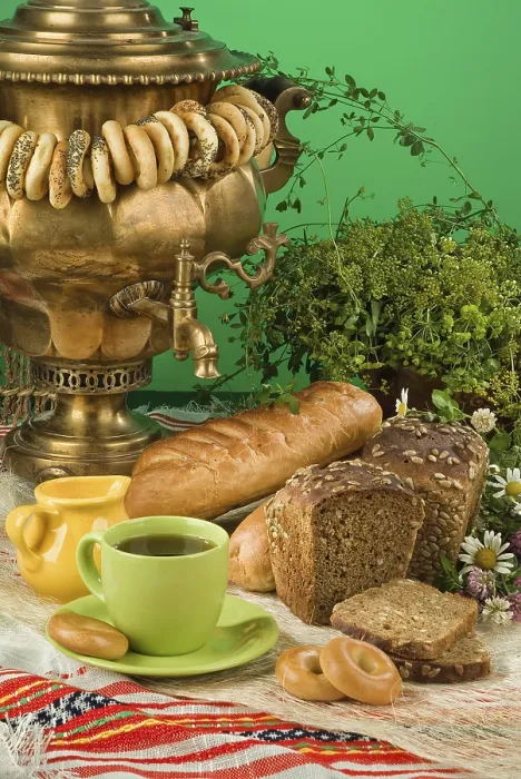 Gerahmter Druck : Verschiedene Arten von Brot auf einem Studiohintergrund. Gerahmter Druck : Verschiedene Arten von Brot auf einem Studiohintergrund.