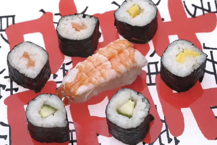 Gerahmter Druck : Verschiedene Arten von Sushi. Gerahmter Druck : Verschiedene Arten von Sushi.