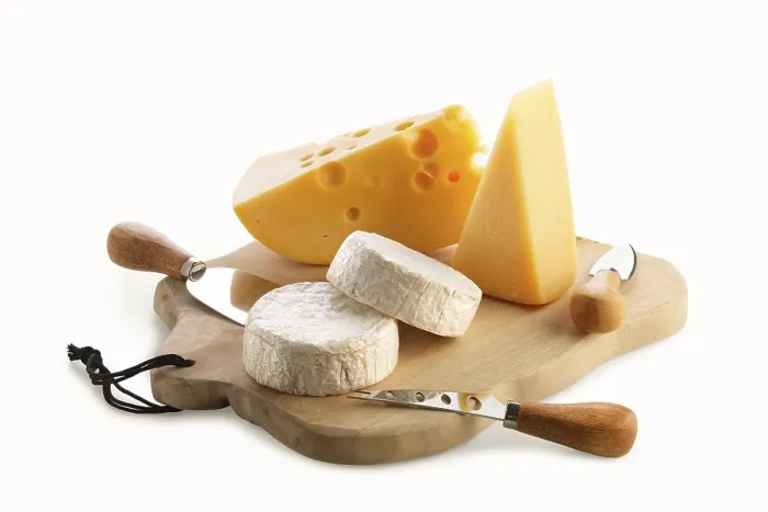 Gerahmter Druck : Verschiedene Arten von Käse, Brie. Gerahmter Druck : Verschiedene Arten von Käse, Brie.