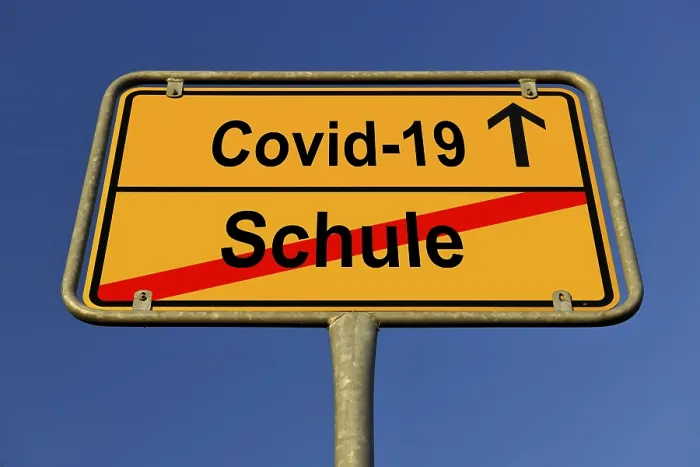 Gerahmter Druck : Coronavirus-Schutzmaßnahmen an einer deutschen Schule Gerahmter Druck : Coronavirus-Schutzmaßnahmen an einer deutschen Schule