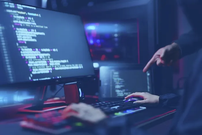 Gerahmter Druck : Digitale Kriminalität, Hacker-Code-Viren und Ransomware-Angriffe auf das Cyber-Datensystem. Gerahmter Druck : Digitale Kriminalität, Hacker-Code-Viren und Ransomware-Angriffe auf das Cyber-Datensystem.