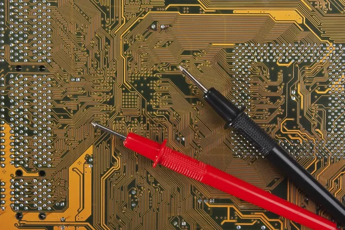 Gerahmter Druck : Dipstick auf dem elektronischen Board Gerahmter Druck : Dipstick auf dem elektronischen Board