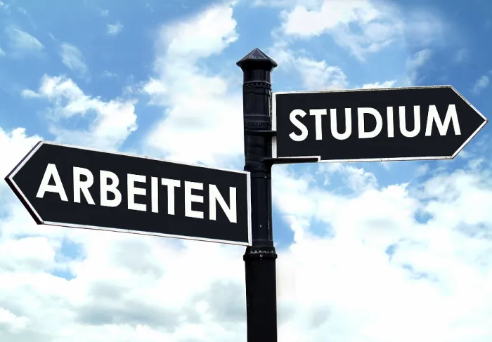 Gerahmter Druck : Richtungsschild arbeitet oder studiert. Gerahmter Druck : Richtungsschild arbeitet oder studiert.