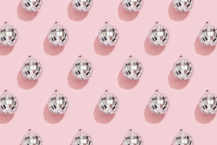 Gerahmter Druck : Disco-Kugel-Muster auf rosa Hintergrund Gerahmter Druck : Disco-Kugel-Muster auf rosa Hintergrund