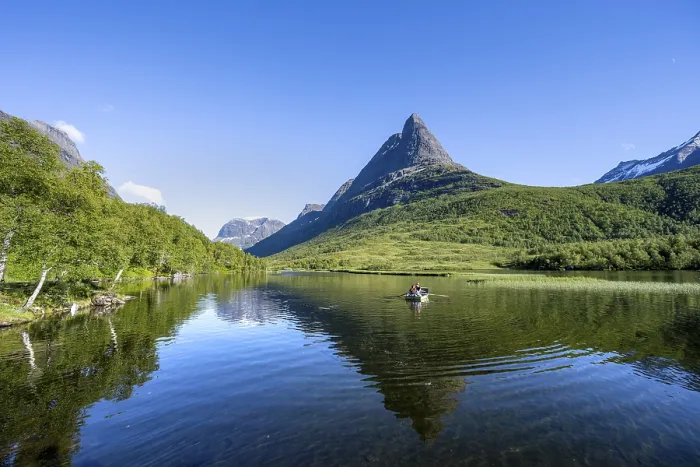 Gerahmter Druck : Einzigartiger Berggipfel Innerdalstarnet Gerahmter Druck : Einzigartiger Berggipfel Innerdalstarnet
