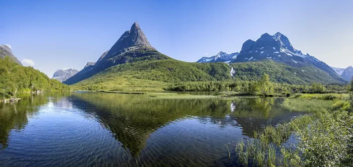 Gerahmter Druck : Einzigartiger Berggipfel Innerdalstarnet. Gerahmter Druck : Einzigartiger Berggipfel Innerdalstarnet.