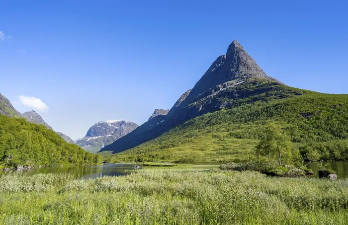 Gerahmter Druck : Einzigartiger Berggipfel Innerdalstårnet Gerahmter Druck : Einzigartiger Berggipfel Innerdalstårnet