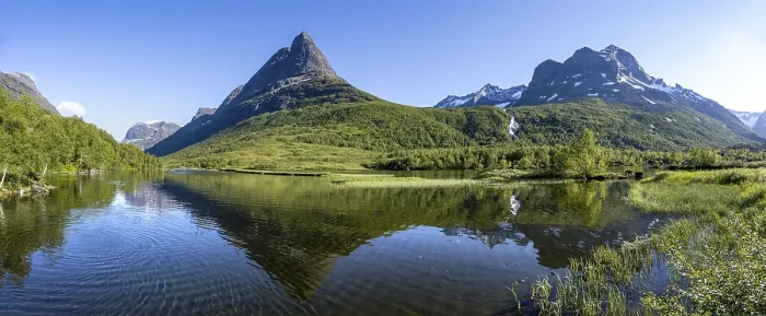 Gerahmter Druck : Einzigartiger Berggipfel Innerdalstarnet Gerahmter Druck : Einzigartiger Berggipfel Innerdalstarnet